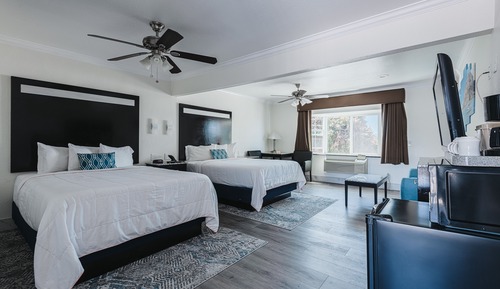Deluxe Two Queen Bed Room Suite - Upstairs, Non-Smoking, No Pets