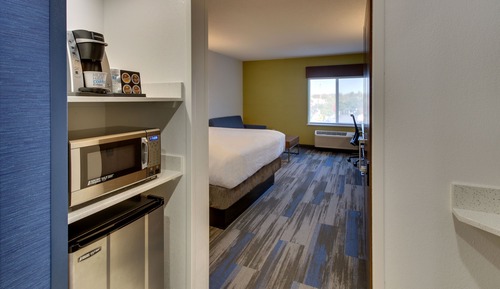 Standard Room, 1 King Bed, Accessible (Mobility, Roll-In Shower)