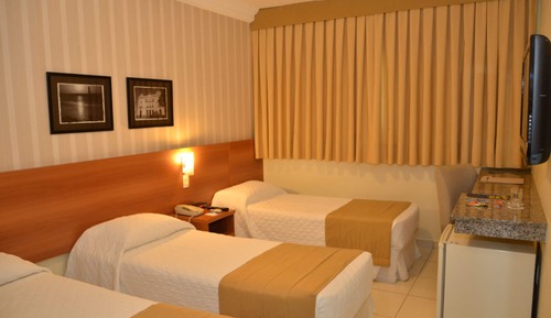 Quarto Luxo 3 Camas de Solteiro