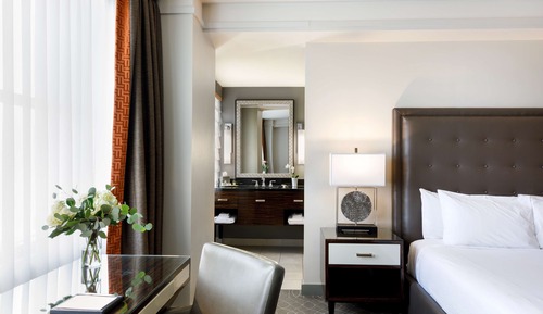 Deluxe Room, 1 King Bed