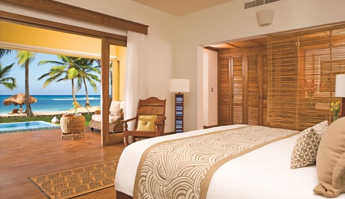 Junior Suite Deluxe Oceanfront King