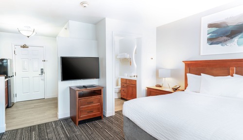 Studio, 1 Queen Bed, Non Smoking, Pool Access