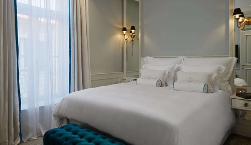 Deluxe Suite, City View