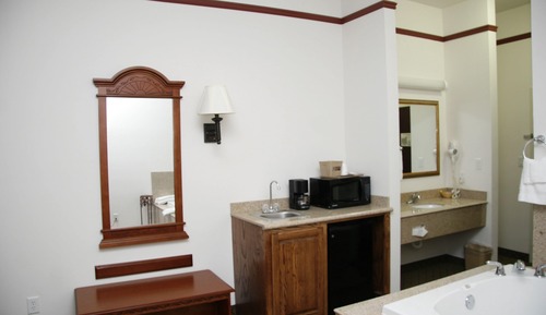 Superior Suite, 1 King Bed, Jetted Tub