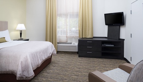 Studio Suite, 1 Queen Bed, Accessible (Hearing, Roll-In Shower)