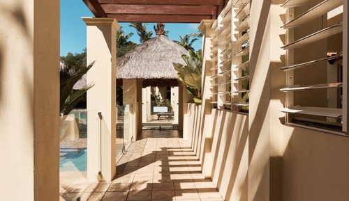Four Bedroom Beachfront Apartment with Sea View