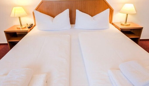 Economy Double or Twin Room, Shared Bathroom