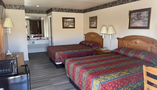Room, 2 Queen Beds, Smoking