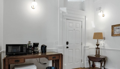 Carriage House Room 3
