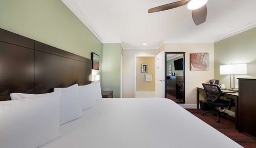Standard Room, 1 King Bed, Accessible, Non Smoking