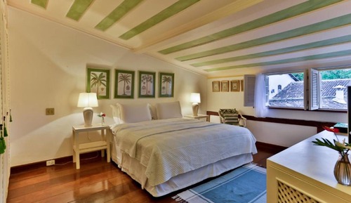 Suite, Poolside