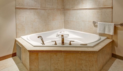 Basic Suite, 1 King Bed, Non Smoking, Jetted Tub