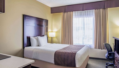 Deluxe Room, 1 Queen Bed, Non Smoking, Kitchenette