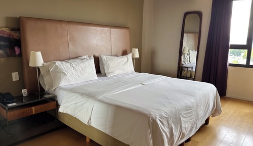 Room, 1 Queen Bed, Lake View (Concept)