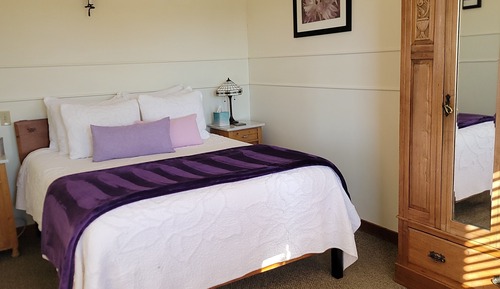 Single Room, 1 Queen Bed, Garden View