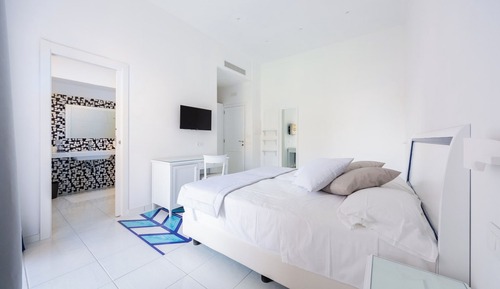 Deluxe Room, Balcony, Partial Sea View