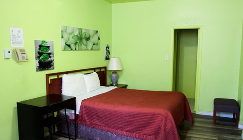 Economy Half Basement Queen Room
