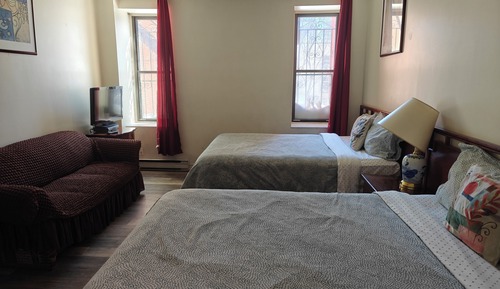 Economy Half Basement 2 Queen Bed Room