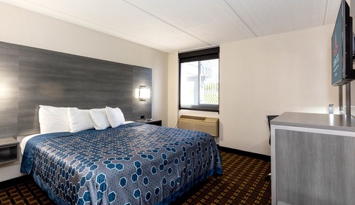 Deluxe Room, 1 King Bed, Non Smoking, Refrigerator & Microwave