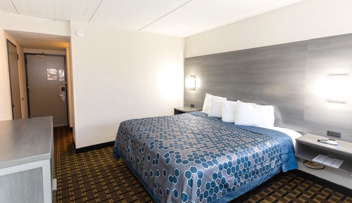 Standard Room, 1 King Bed, Non Smoking, Refrigerator & Microwave