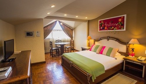 Family Room, 2 Bedrooms
