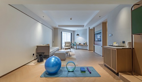 Suite, 1 King Bed, City View