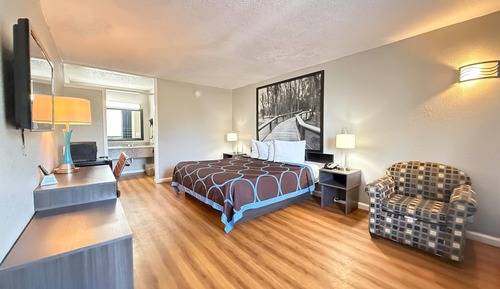 Standard Room, 1 King Bed
