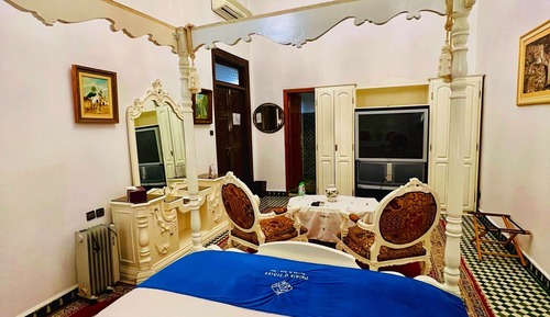 Suite, Ensuite, City View (Warda)