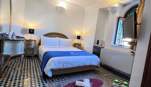 Standard Double Room, Ensuite, City View (Orientale 2)