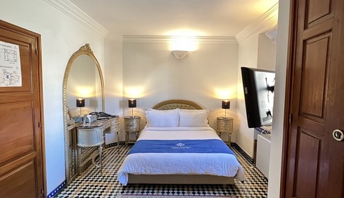 Standard Double Room, Ensuite, City View (Orientale 1)