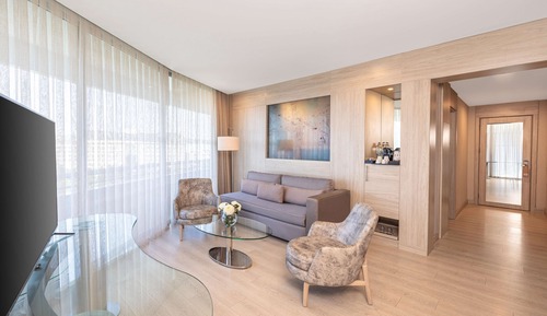 Deluxe Grand Suite with Sea View and Balcony