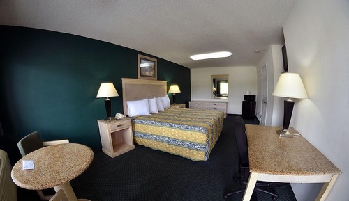 Standard Room, 1 King Bed