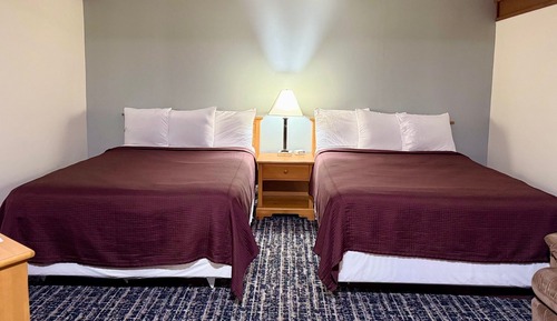 Standard Room, 2 Queen Beds (Main floor)