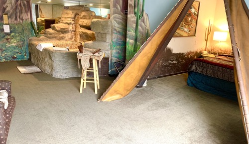 Indian Summer, 1 King Bed (Main Floor)