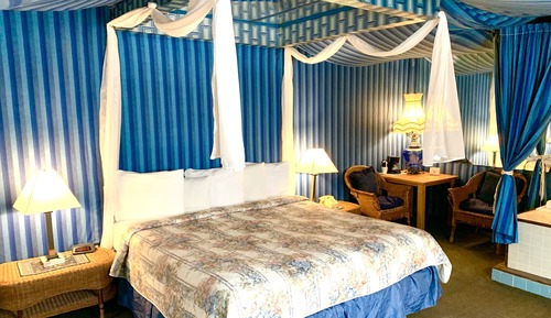 Arabian Night, 1 King Bed (Downstairs)