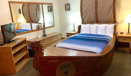 Float Room, 1 Queen Bed (Downstairs)