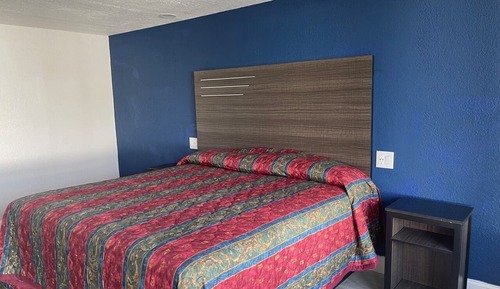 Standard Room, 1 King Bed