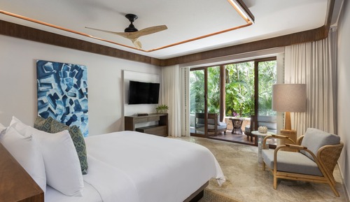Suite, 1 King Bed, Non Smoking (Coral)