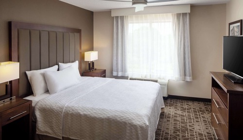 Suite, 1 King Bed, Accessible, Bathtub
