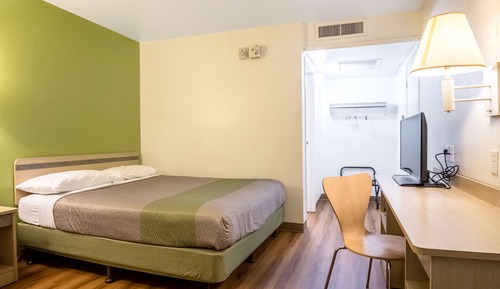 Standard Room, 1 Queen Bed, Non Smoking, Kitchenette