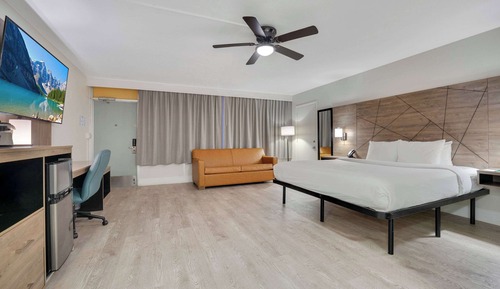 Suite, 1 King Bed, Non Smoking, Hot Tub