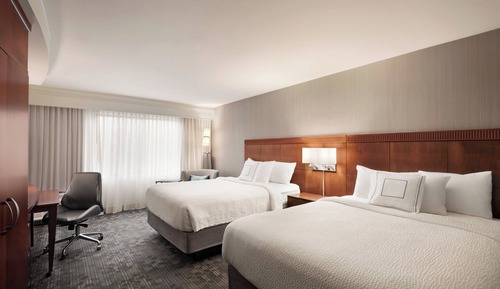 Room, 2 Queen Beds (Mobility Accessible, Tub)