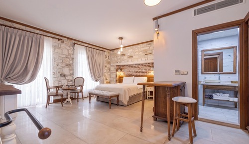 DENIZ MANZARALI SUIT ODA