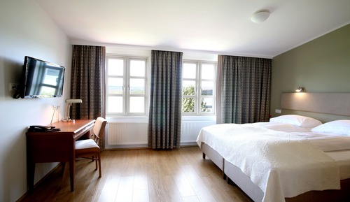 Twin Room, Lake View