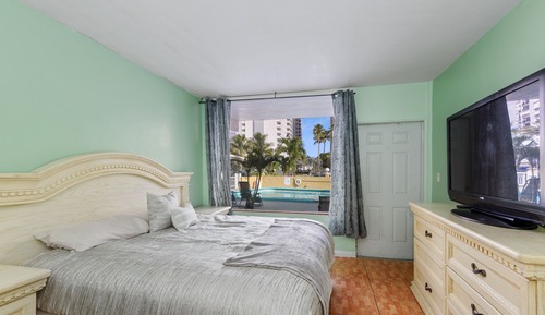 Grand Room, Pool View
