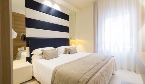 Room (Flex, change room during stay)