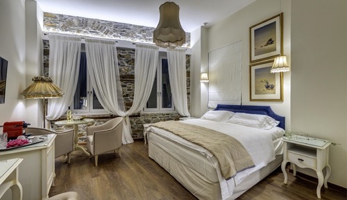Superior Suite, Partial Sea View