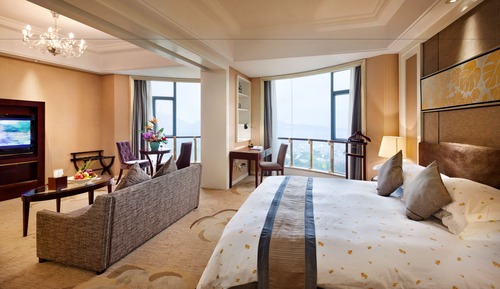 Deluxe Suite (Building A)