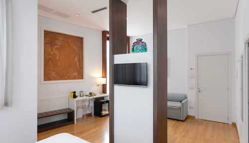 Exclusive Room (2)
