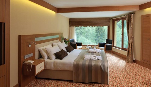 Honeymoon Suite